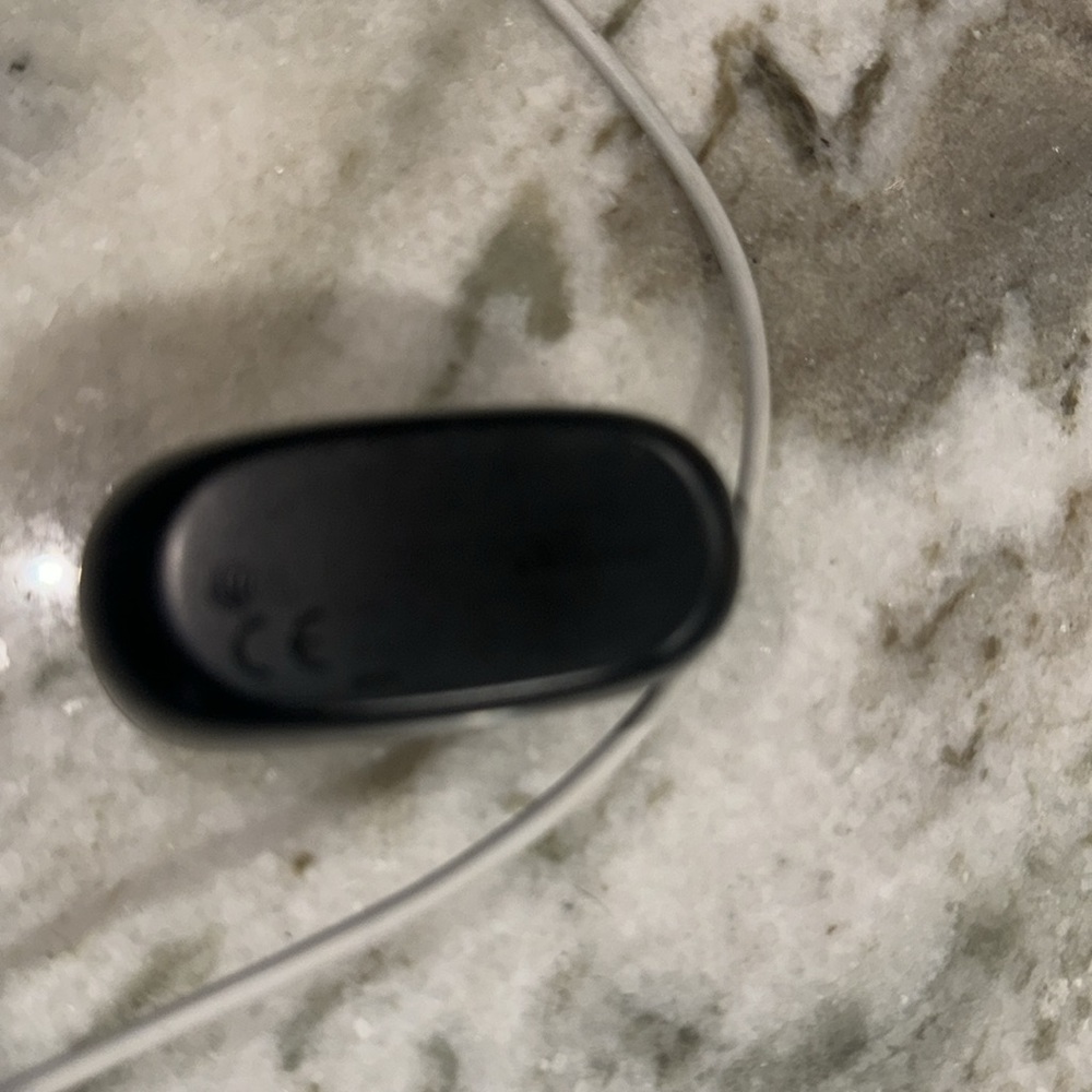 JBL Tune Buds Earphones, Bluetooth and Wireless, Water Resistant Noise Canceling - Picture 5 of 7